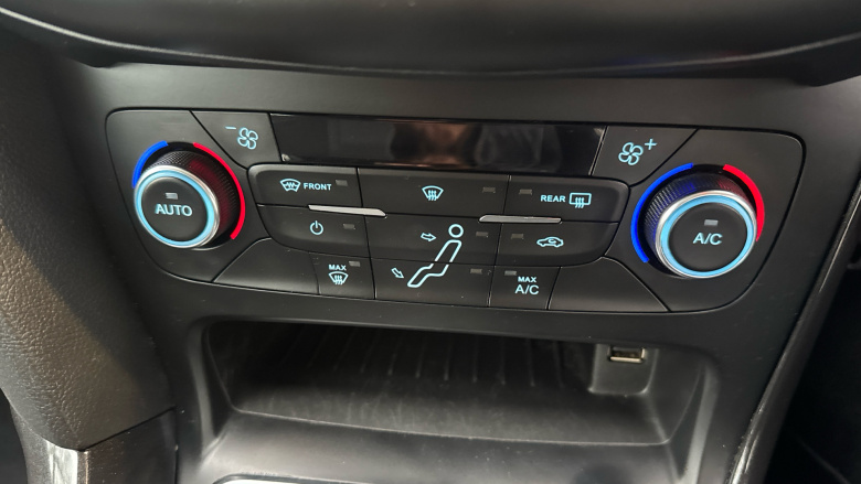 Ford Focus 1.0 EcoBoost 125 Titanium 5dr Petrol Hatchback